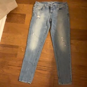 Light wash Aéropostale ripped jegging